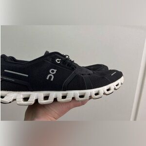 On Cloud 5 Running Shoes Women's Black/White